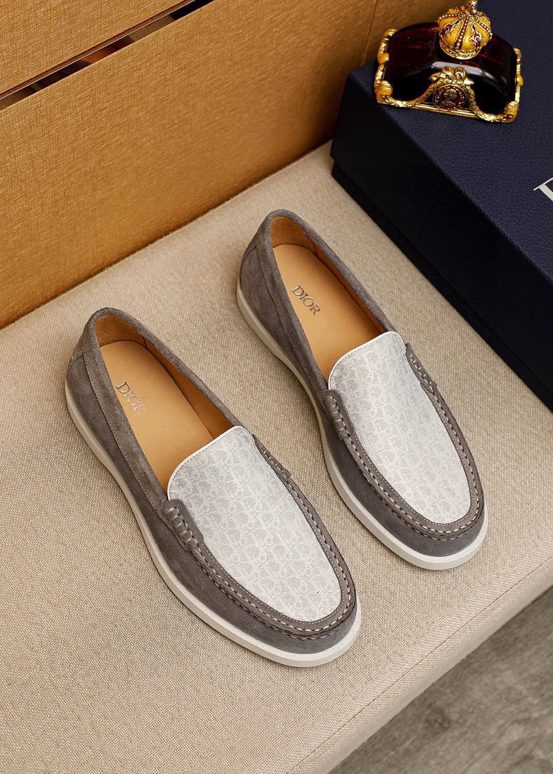 Men's shoes 💰460 💐 Product trademark: Dior "Dior" casual leather shoes Regular size: 38-44 (45.46.47🉑️Customized) Product materials: Selected Italian imported first-layer calfskin upper, imported water-dyed 🐂 cowhide lining. Strong three-dimensional visual effect, rubber outsole Color: 3⃣️colors available